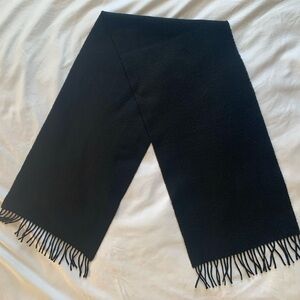 Black cashmere scarf with fringe